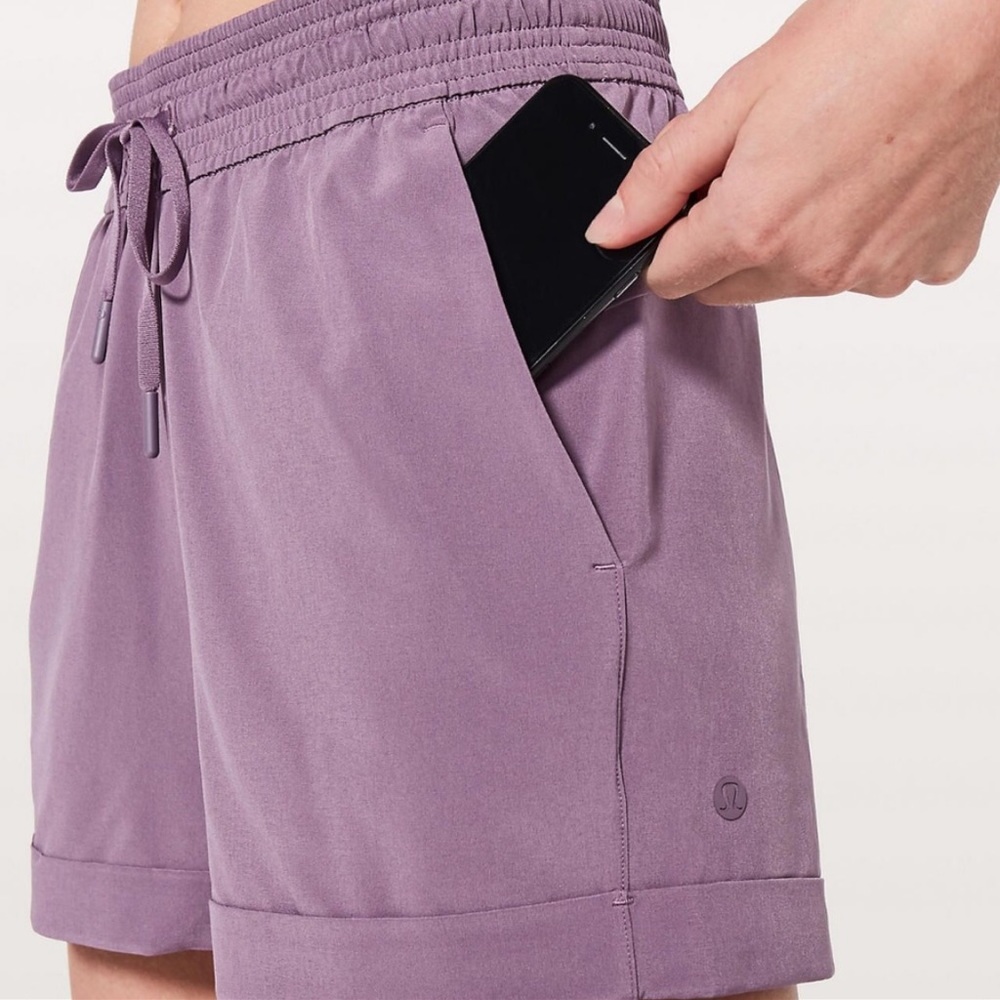 NWOT Lululemon spring break shorts 3"
